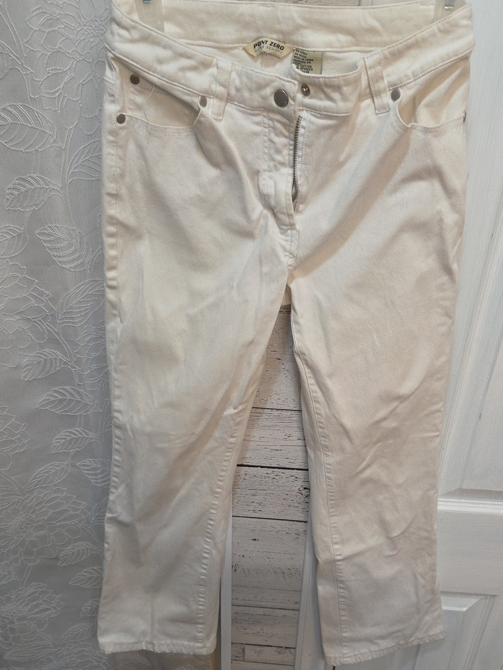 Point Zero Women's Off-White Cropped Straight Jeans
